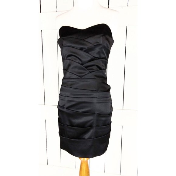 Black satin fitted strapless evening dress - Picture 3 of 4